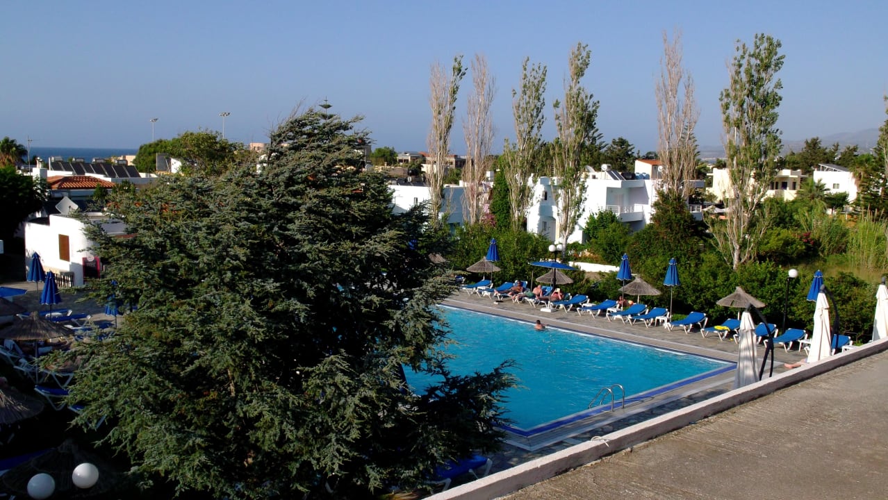 Blick vom Zimmer auf den Pool Sentido Kyknos Beach Adults Only 16+