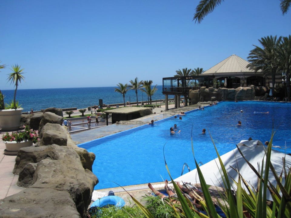 Pool mit direktem Blick aufs Meer Lopesan Costa Meloneras, Resort & Spa