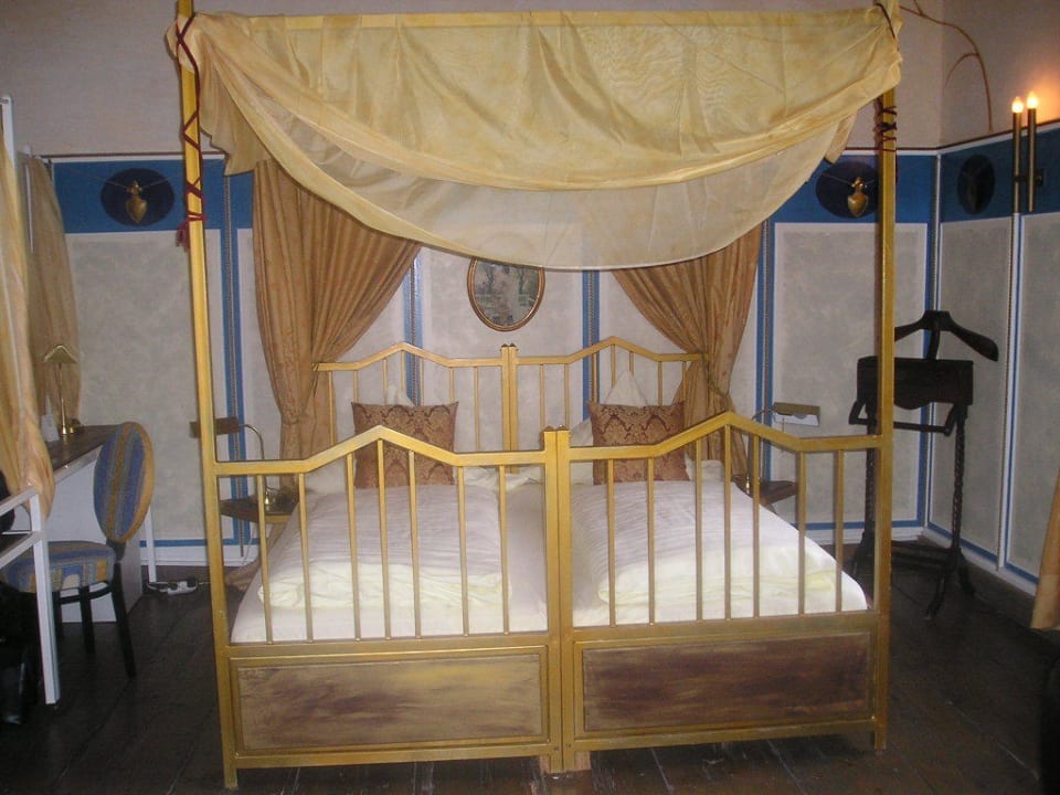 Himmelbett Schlosshotel Neufahrn