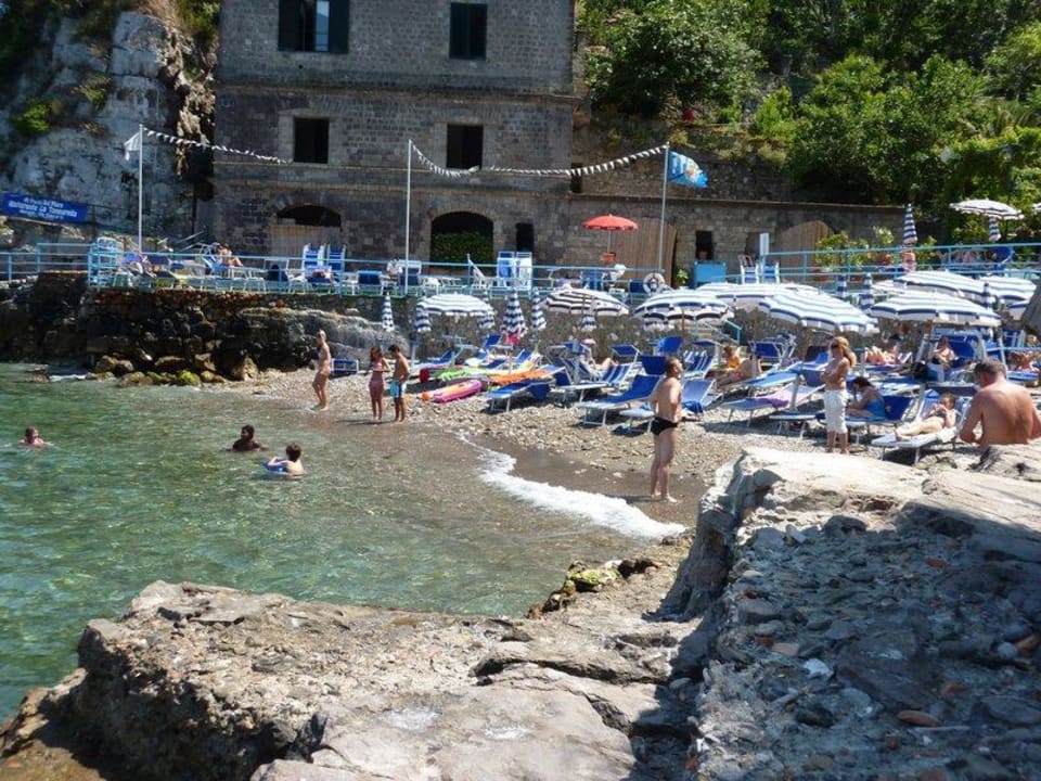 Herrlicher kleiner Badestrand vom Hotel Desiree  Hotel Desiree