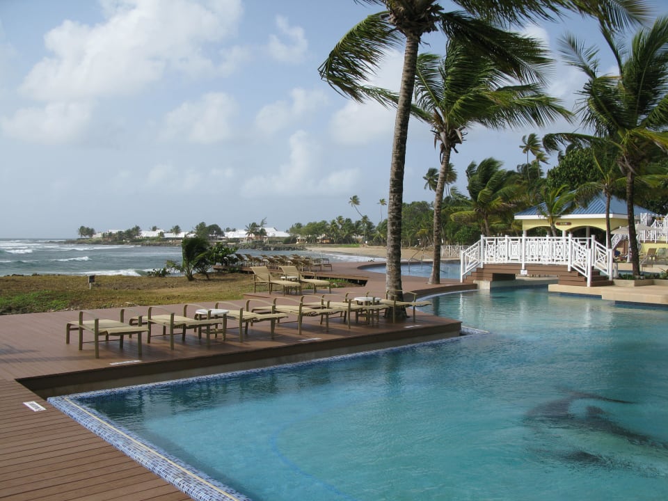 Blick auf den Pool und Strand Magdalena Grand Beach Resort