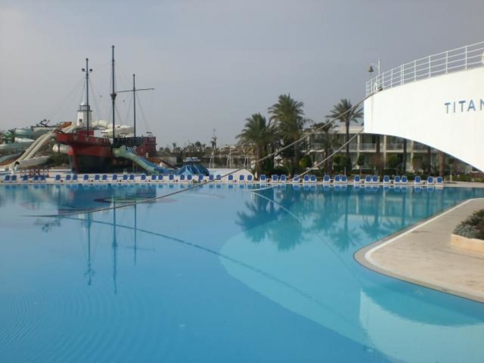 Poolgelände 8 Titanic Deluxe Lara