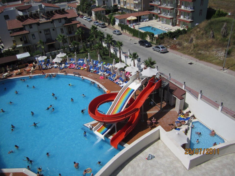 Der schöne große Pool Narcia Resort Side