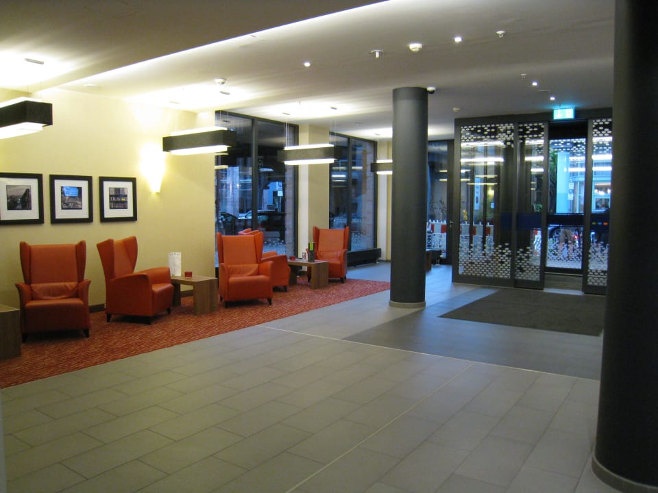 Eingang  Hampton by Hilton Berlin City West