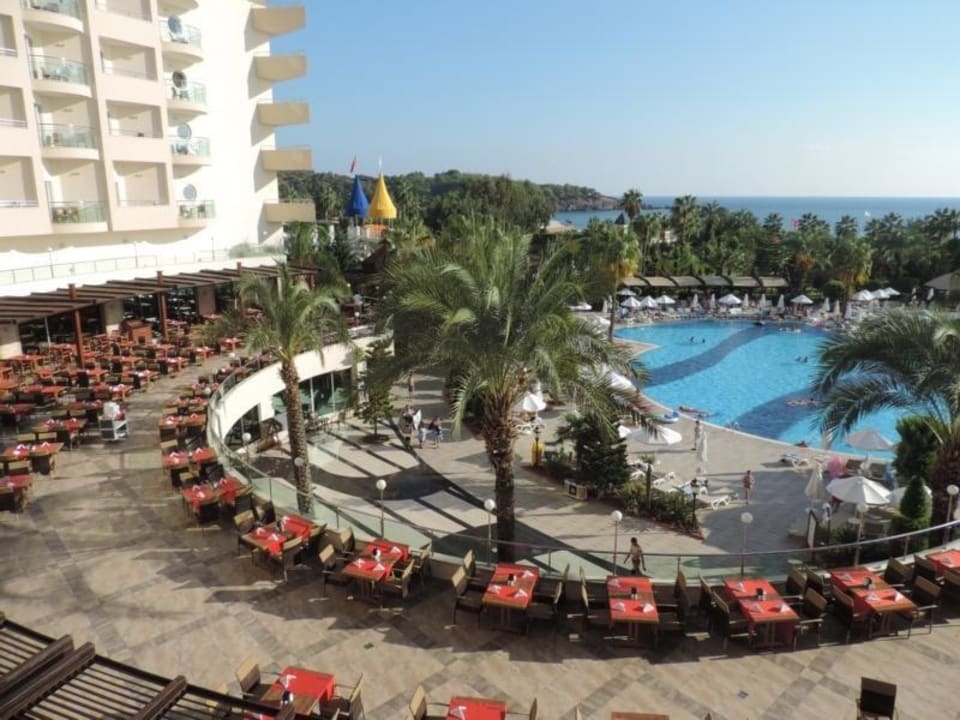 Restaurant und Pool Saphir Resort & Spa