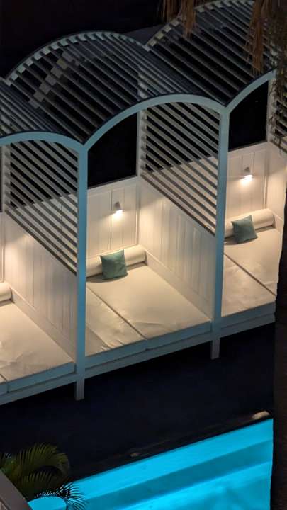 Pool Hotel Gold by Marina