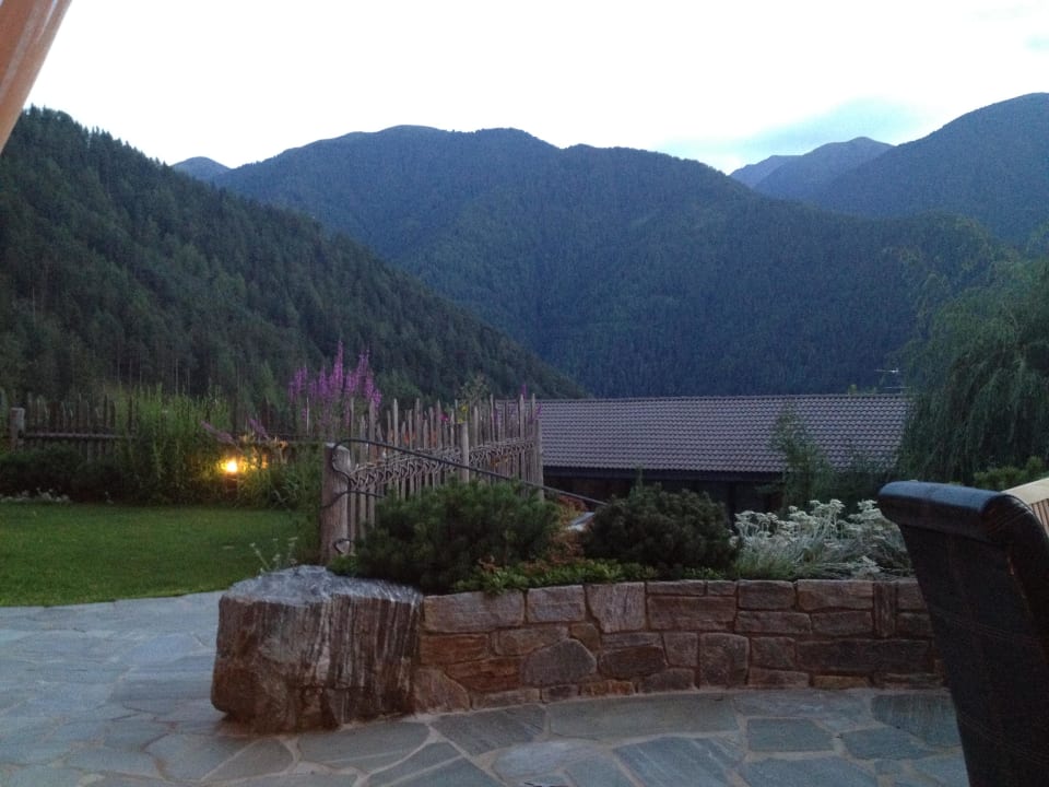 Abendstimmung vom Essplatz aus Naturhotel Lüsnerhof