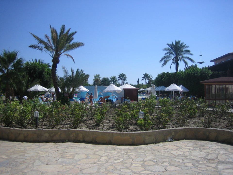 Blick zum Pool Club Grand Side