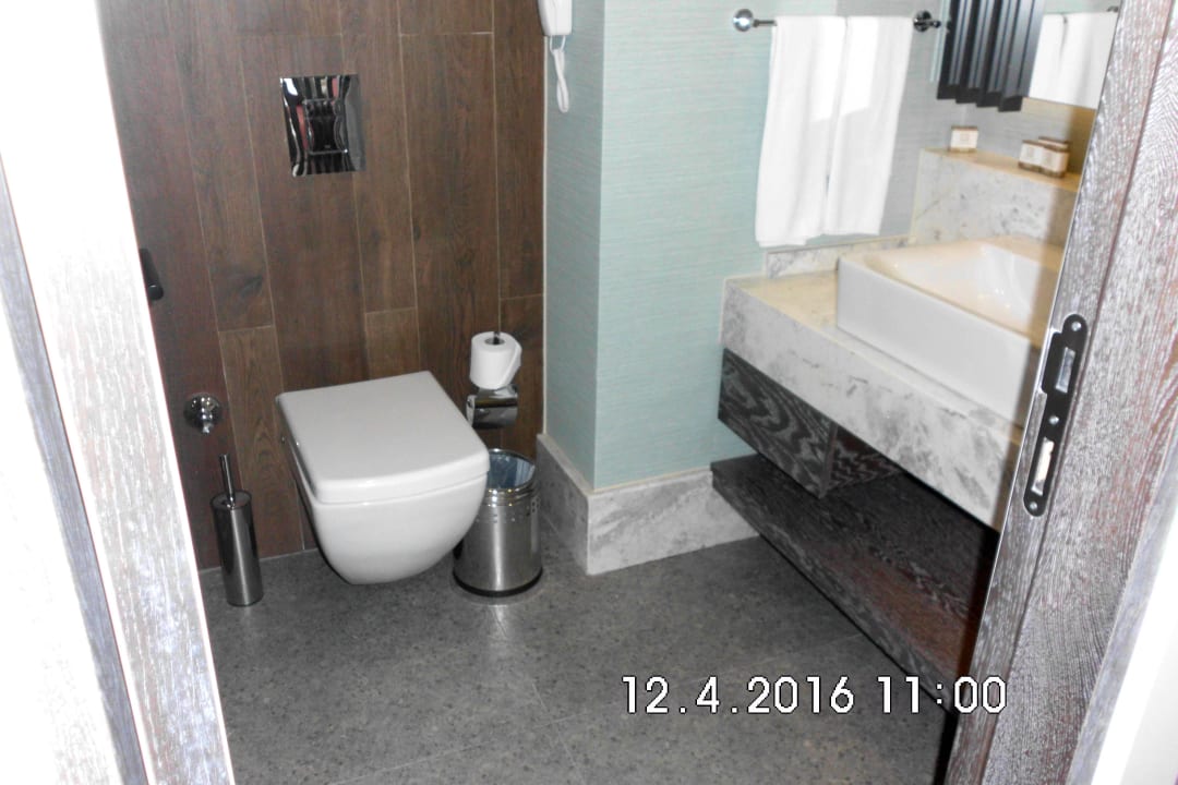 Untere Bad mit Dusche in Villa Fame Residence Lara & Spa