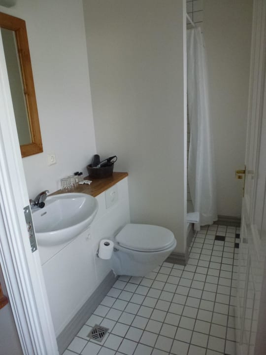 Dusche / WC Hotel Aldan