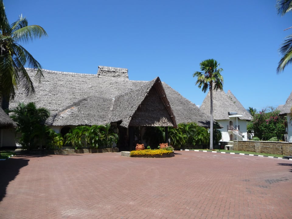 Eingang Neptune Village Beach Resort & Spa