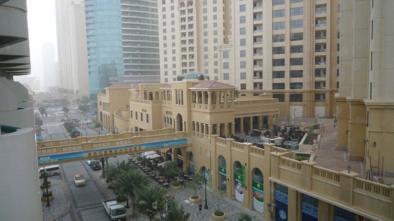 Blick auf den Walk Hilton Dubai Jumeirah