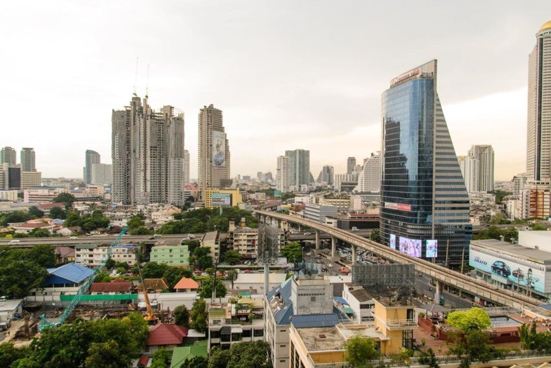 Ausblick vom Pool Eastin Grand Hotel Sathorn