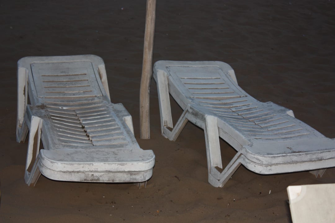 Liegen am Strand Hotel Le Tivoli