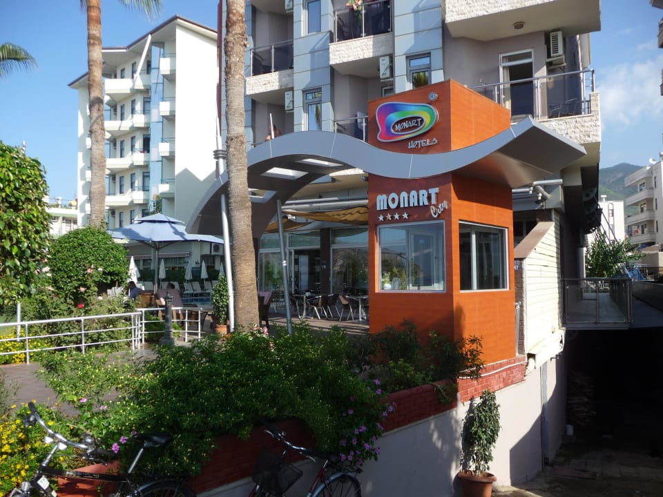 Hotel-Eingang Monart City Hotel