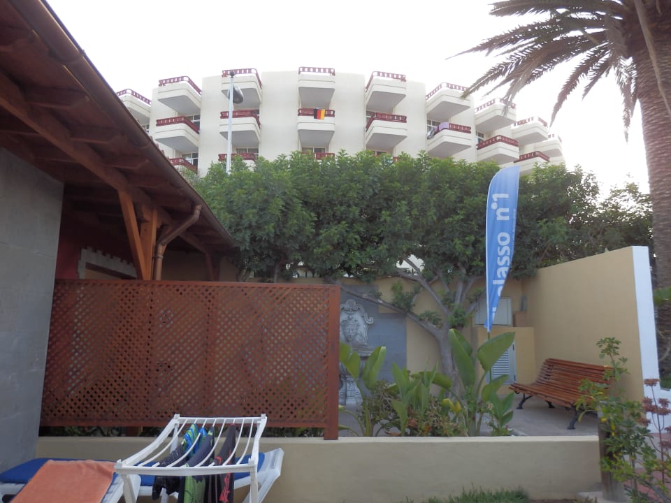 * HL Miraflor Suites Hotel