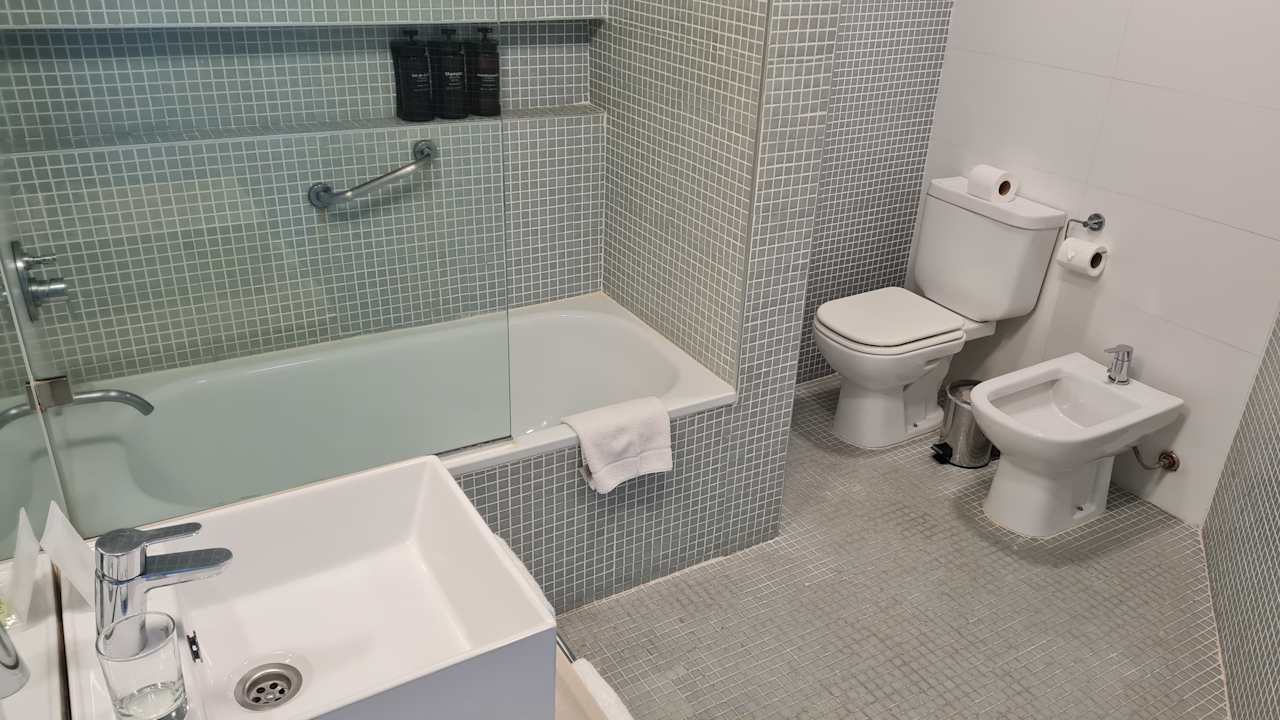 Zimmer Hotel Dazzler Colonia