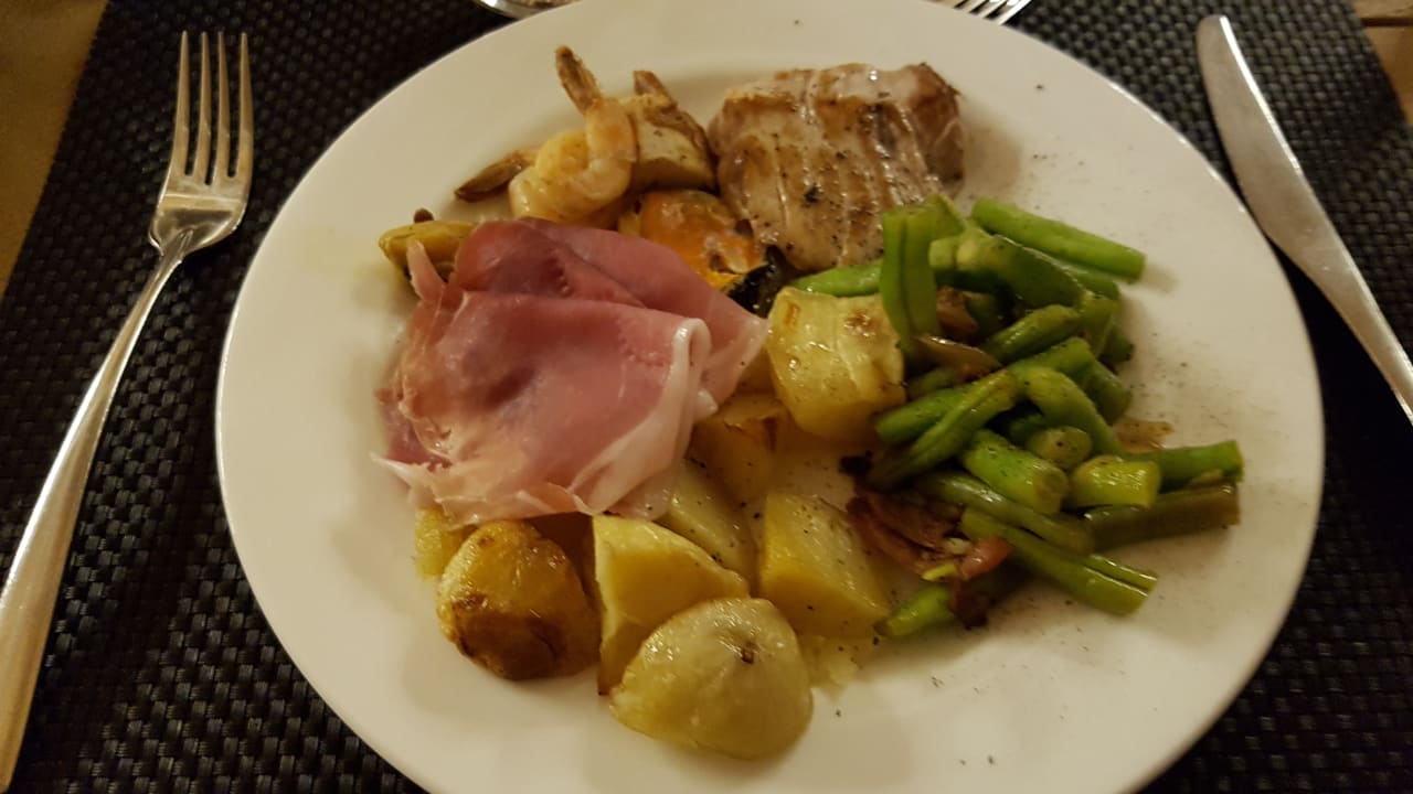 Gastro Kudafushi Resort & Spa