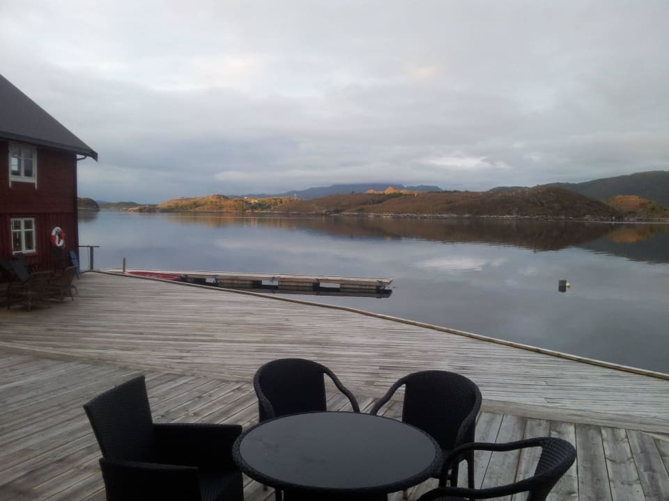 Blick von der Terrasse auf den Fjord Apartments Sjogarden Fritid og Bad