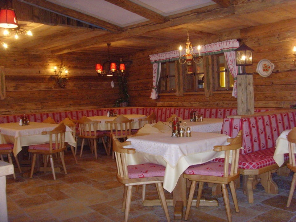 Gemütlicher Speiseraum Berghotel Hauserbauer
