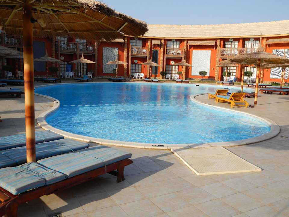 Pool bei 400 Pickalbatros Alf Leila Wa Leila Resort - Neverland Hurghada