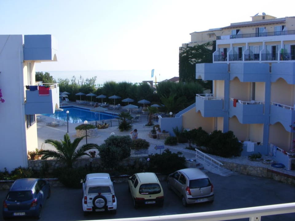 Garden and the hotel Hotel Kathrin Beach