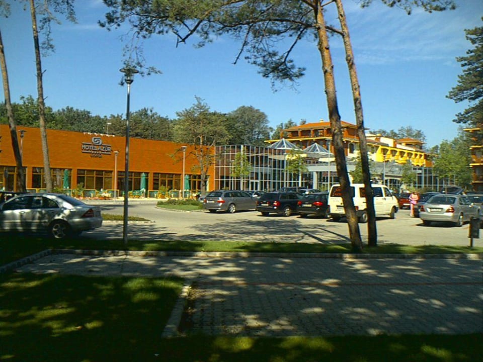 Blick vn der Straße Hotel Azur