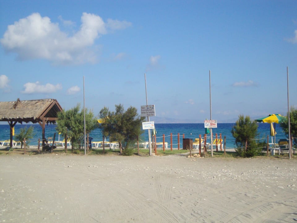 Vor dem Hotel Strand Hotel Filerimos Village