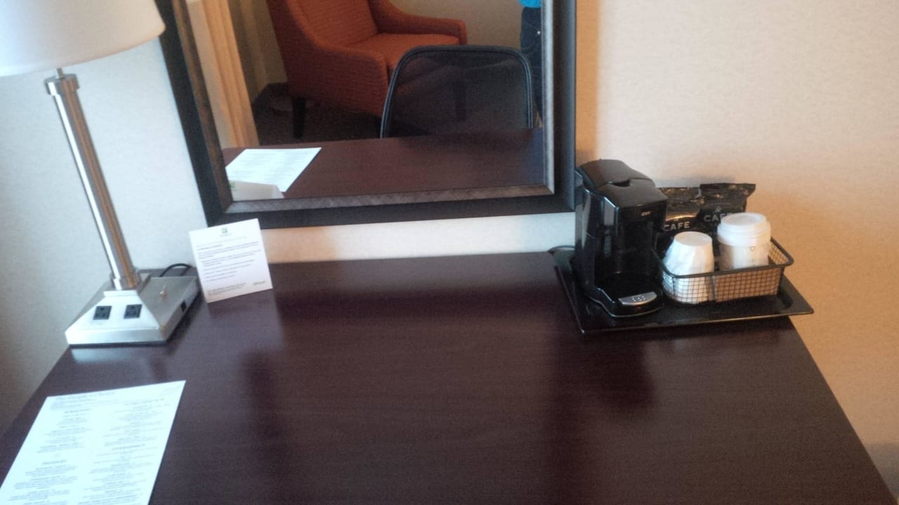 Kaffeemaschiene im Zimmer Hotel Holiday Inn Burbank-Media Center