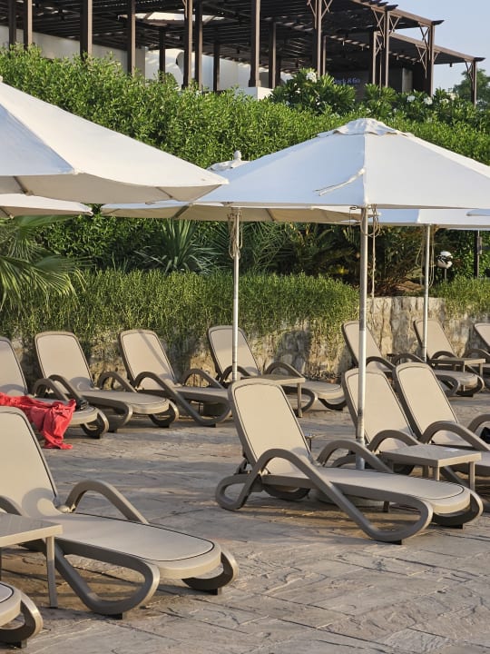 Pool The Cove Rotana Resort