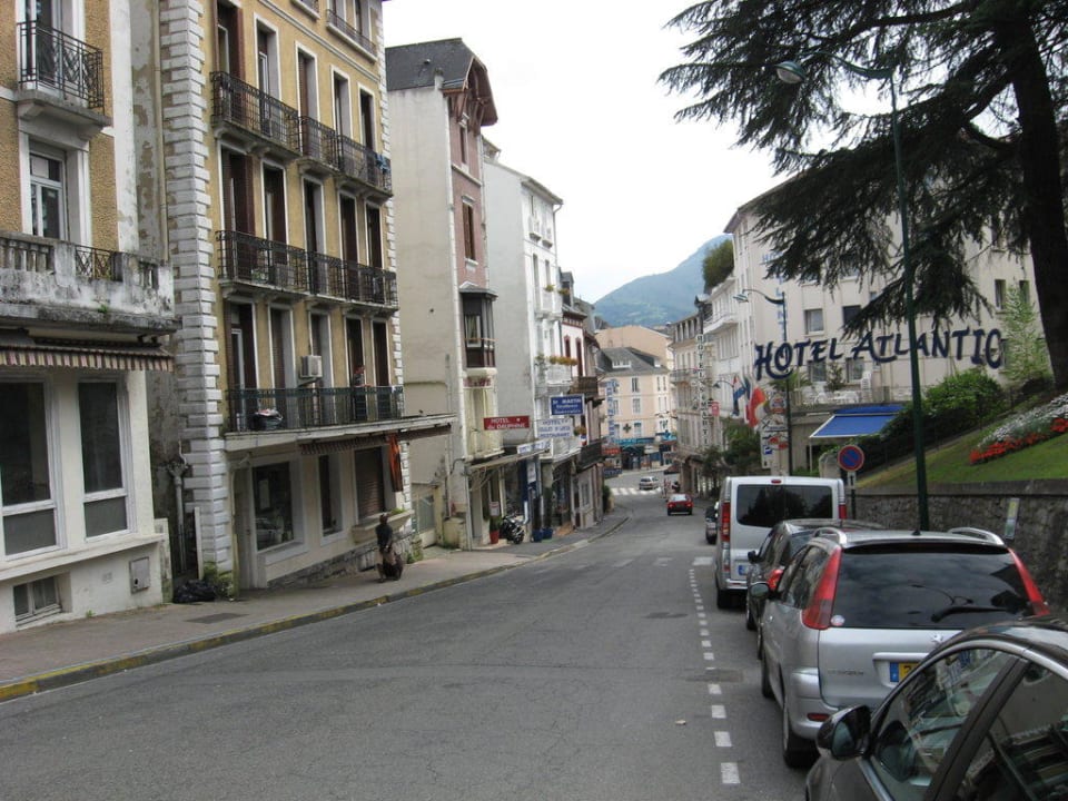 Vue de la rue de l'Hotel Chalet Saint Louis Hotel Chalet Saint Louis