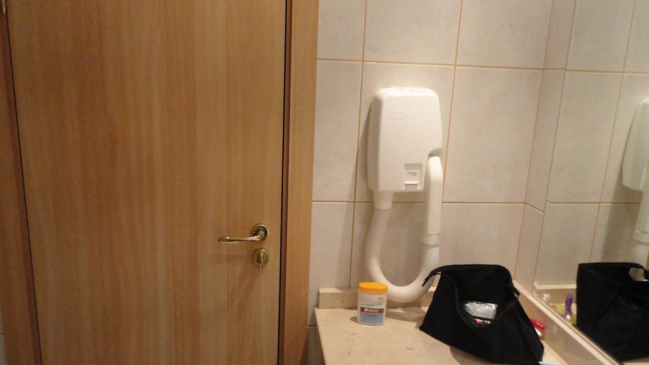 Bad Paradise Beach Hotel