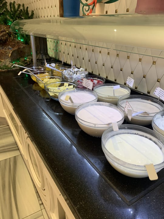 Gastro Azura Deluxe Resort & Spa Hotel