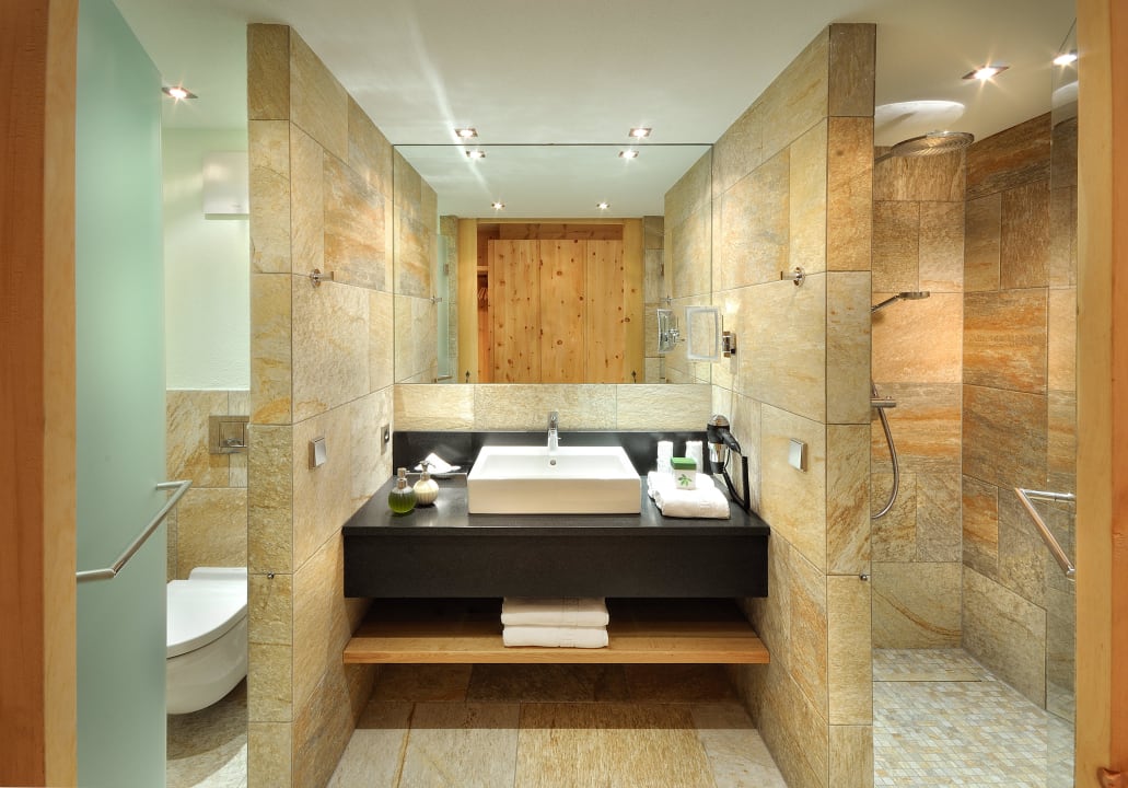 Typ "Beatrix" Badezimmer (Beispiel) Hotel Quellenhof Leutasch, Tirol