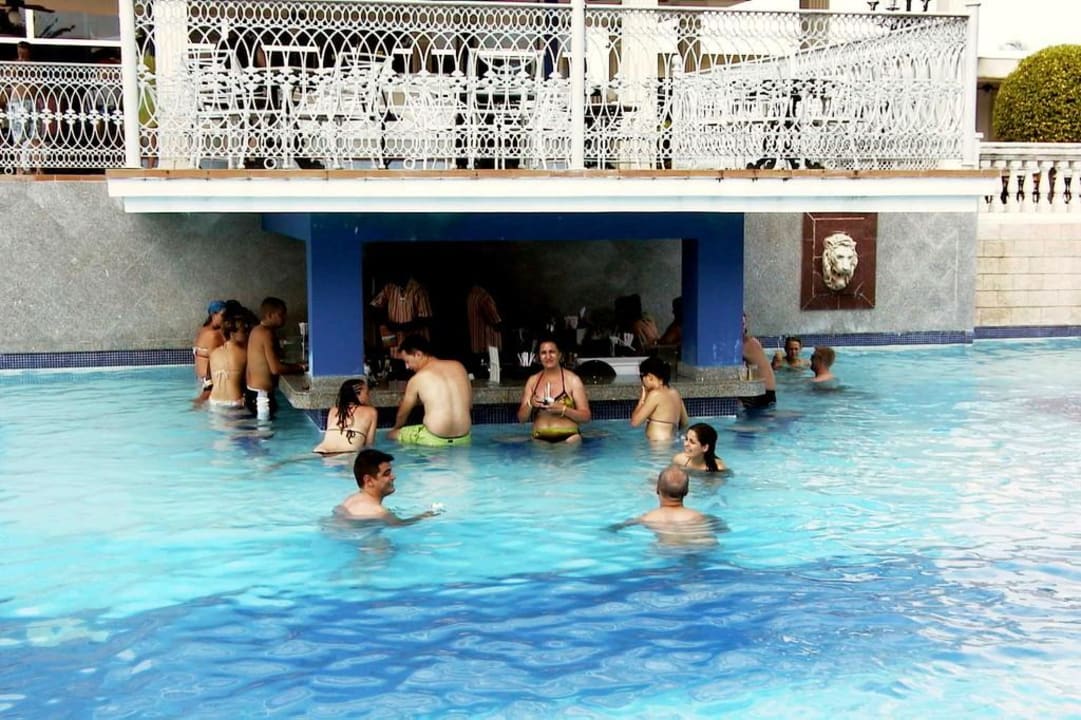 El bar de la piscina. Hotel Riu Negril
