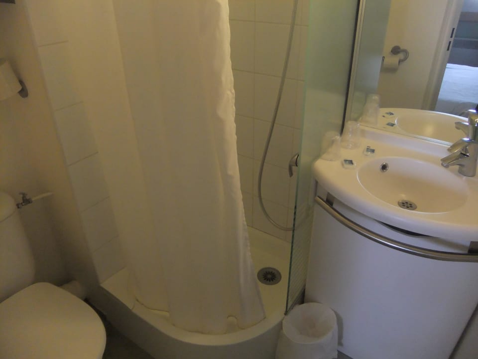 Badezimmer ibis budget Hotel Annemasse