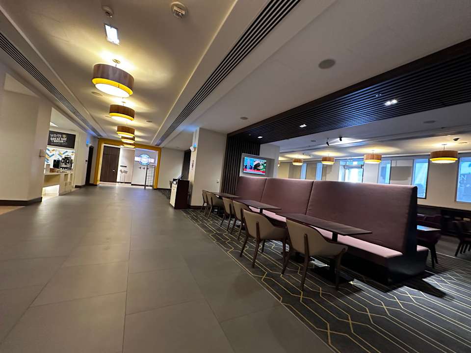 Lobby Hampton By Hilton Dubai Airport