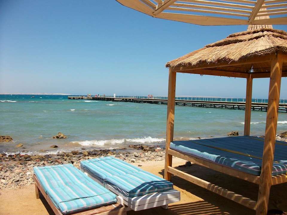 Dicke Steine am Strand Pickalbatros Alf Leila Wa Leila Resort - Neverland Hurghada