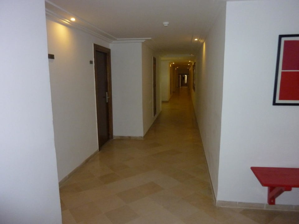 Hotelgang von Innen The Orangers Beach Resort and Bungalows