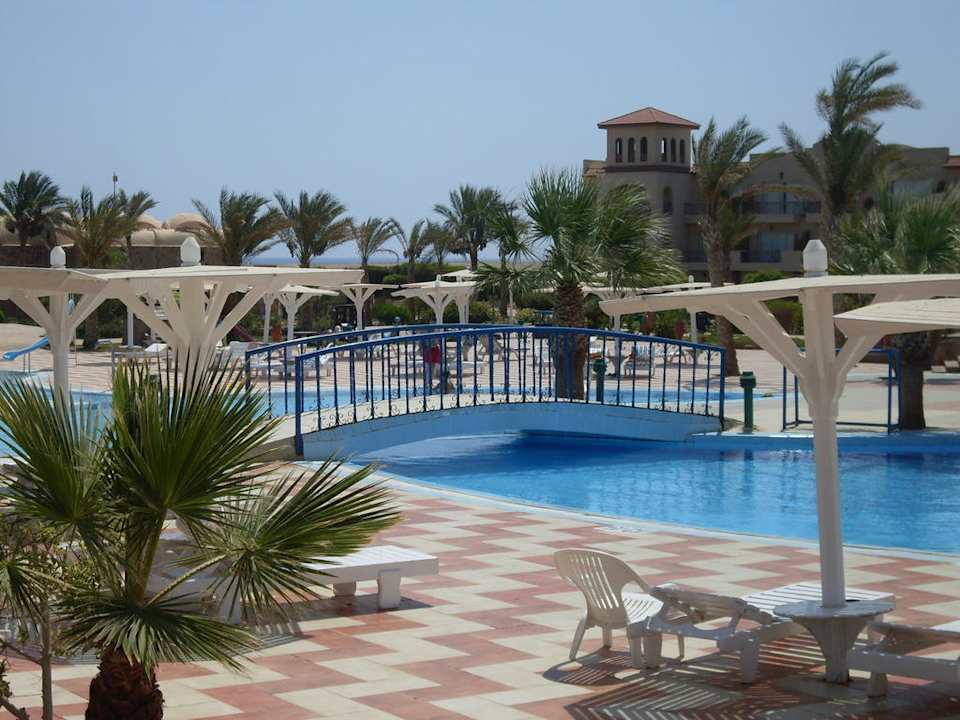 Hotel Pensée Royal Garden Beach Resort