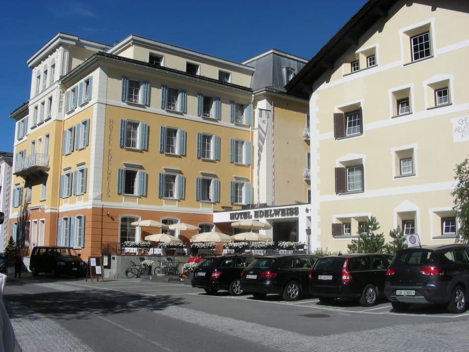 Widok z ulicy Edelweiss Swiss Quality Hotel