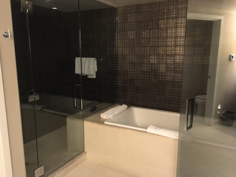 Zimmer Virgin Hotels Las Vegas, Curio Collection by Hilton