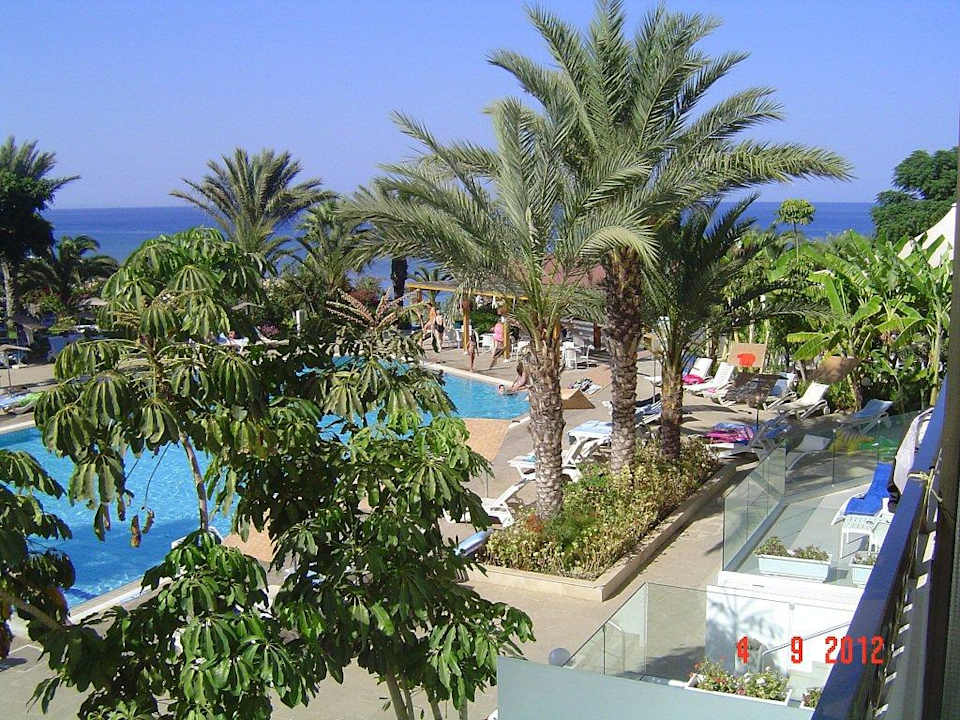 Pohled z pokoje Crystal Springs Beach Hotel