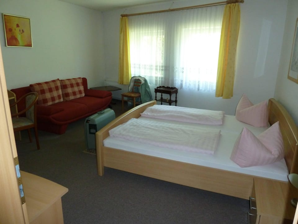 Großes Zimmer Pension Unstrutpromenade