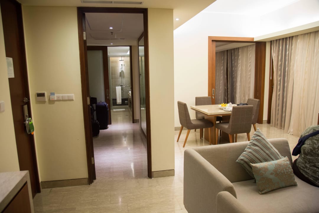 Wohnzimmer und Esszimmer Courtyard by Marriott Bali Nusa Dua