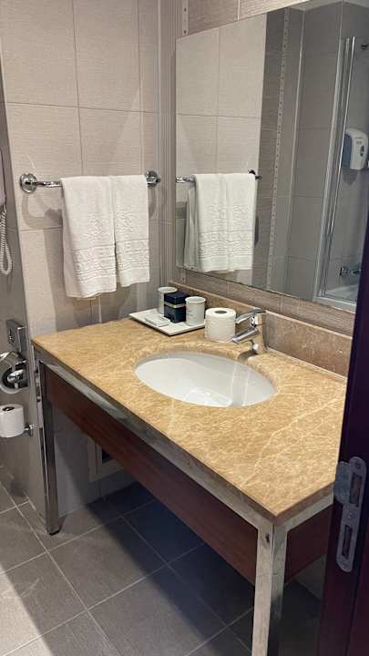 Zimmer Kamelya Aishen Club