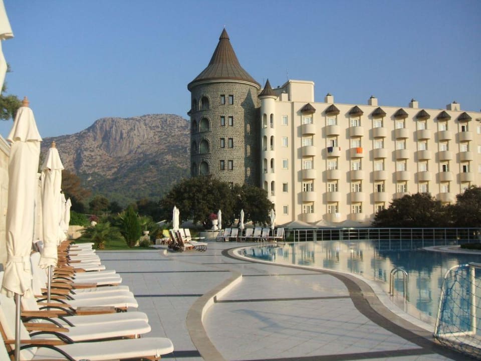Blick vom Pool auf das Hotel X Life Hotel Sarıgerme