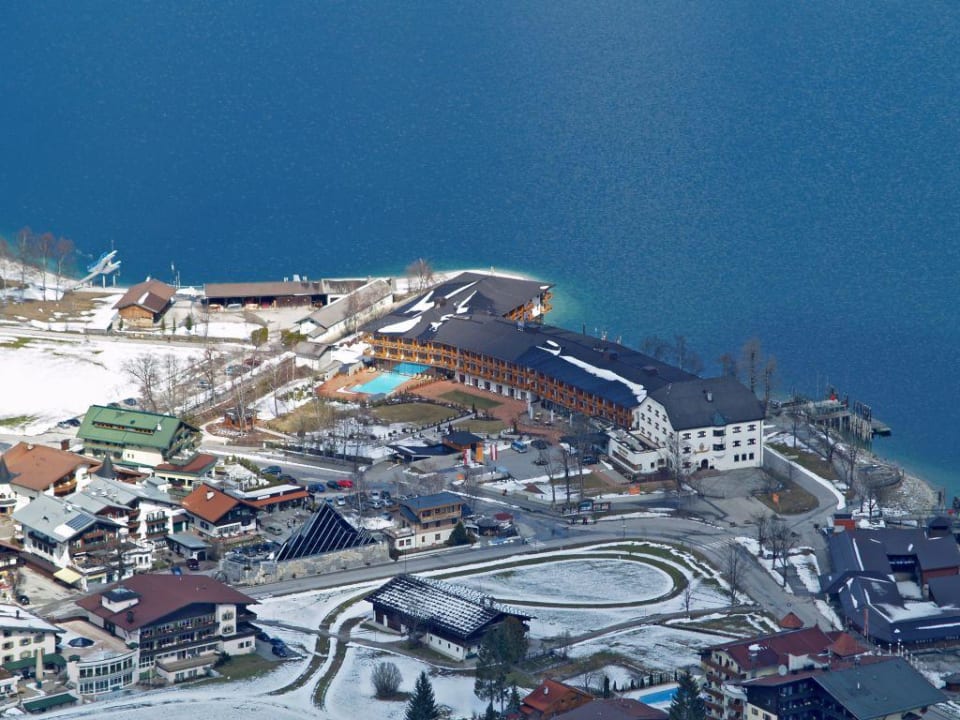 Vogelperspektive aja Fürstenhaus am Achensee