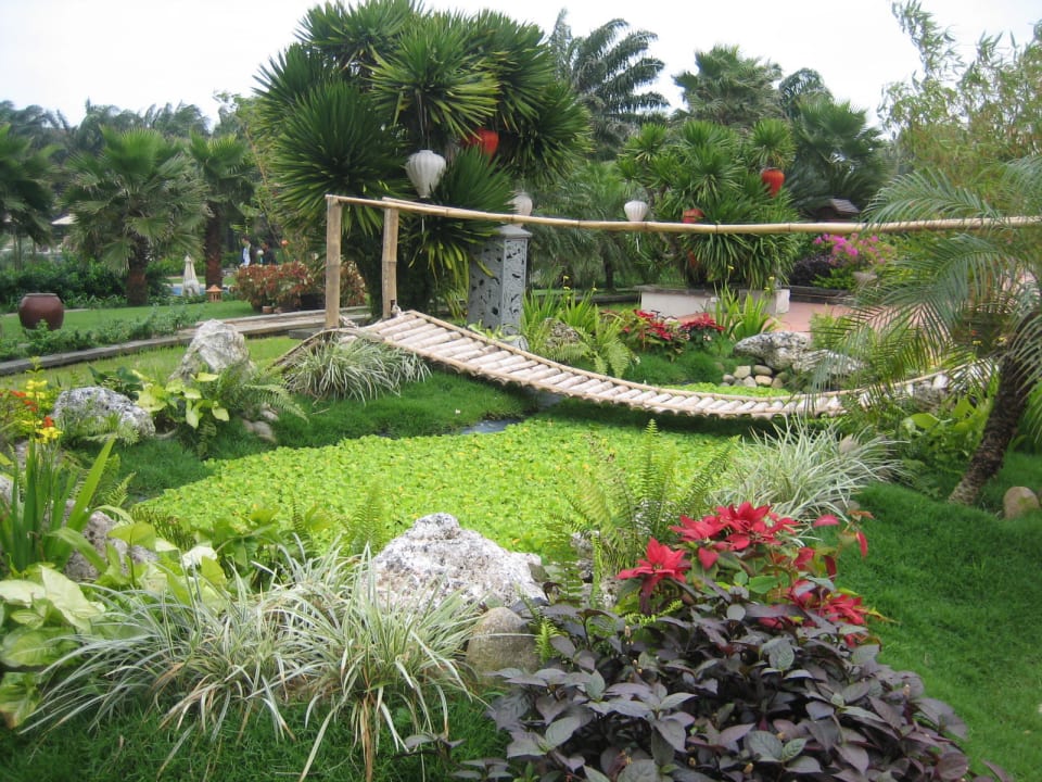 Vor dem Restaurant Palm Garden Beach Resort & Spa