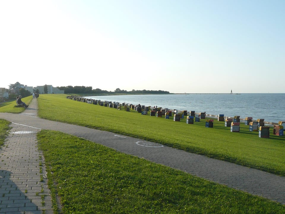 Da kann man schön radeln oder spazierengehen Hotel Beckröge